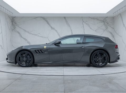 Ferrari GTC4 Lusso V12 TAILOR MADE 4