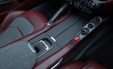 Ferrari GTC4 Lusso V12 TAILOR MADE 33