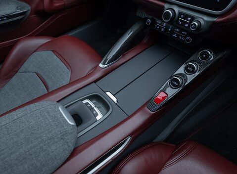 Ferrari GTC4 Lusso V12 TAILOR MADE 33