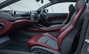 Ferrari GTC4 Lusso V12 TAILOR MADE 23