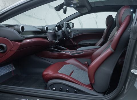 Ferrari GTC4 Lusso V12 TAILOR MADE 23