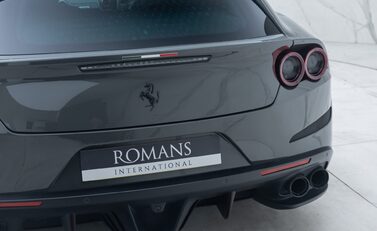 Ferrari GTC4 Lusso V12 TAILOR MADE 44