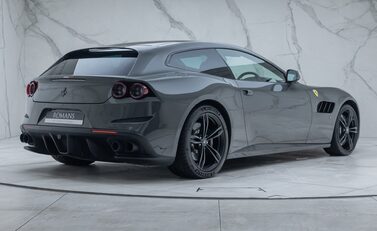 Ferrari GTC4 Lusso V12 TAILOR MADE 5