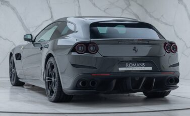 Ferrari GTC4 Lusso V12 TAILOR MADE 9