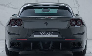 Ferrari GTC4 Lusso V12 TAILOR MADE 7