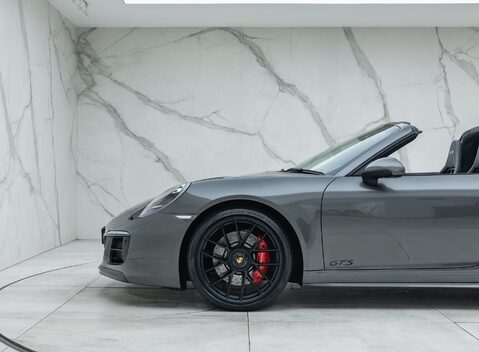 Porsche 911 Targa 4 GTS (991.2) 33