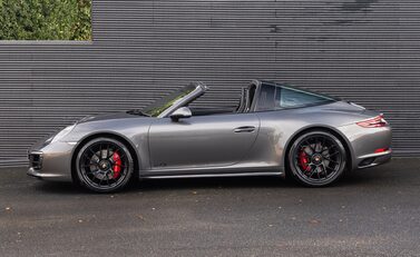 Porsche 911 Targa 4 GTS (991.2) 3