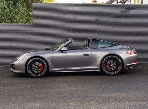Porsche 911 Targa 4 GTS (991.2) 3