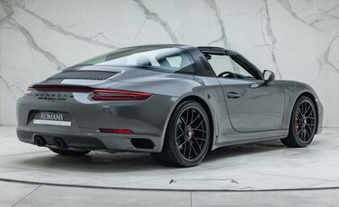 Porsche 911 Targa 4 GTS (991.2) 6