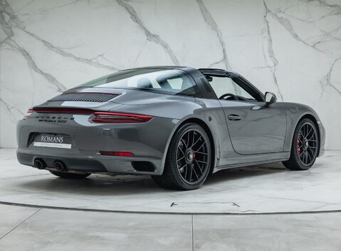 Porsche 911 Targa 4 GTS (991.2) 6