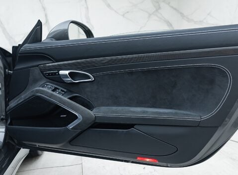 Porsche 911 Targa 4 GTS (991.2) 32