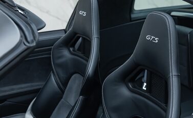 Porsche 911 Targa 4 GTS (991.2) 20