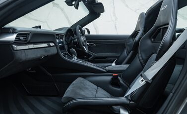 Porsche 911 Targa 4 GTS (991.2) 19