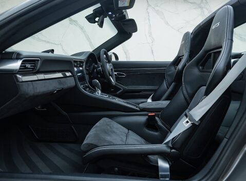 Porsche 911 Targa 4 GTS (991.2) 19