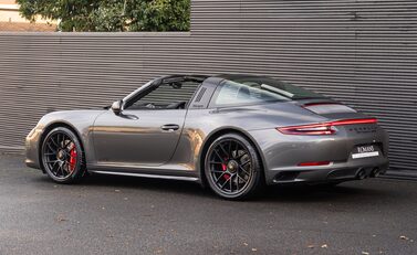 Porsche 911 Targa 4 GTS (991.2) 4