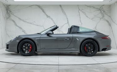 Porsche 911 Targa 4 GTS (991.2) 5
