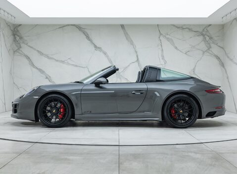 Porsche 911 Targa 4 GTS (991.2) 5