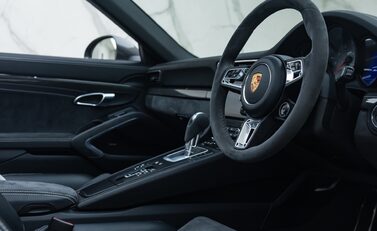 Porsche 911 Targa 4 GTS (991.2) 17