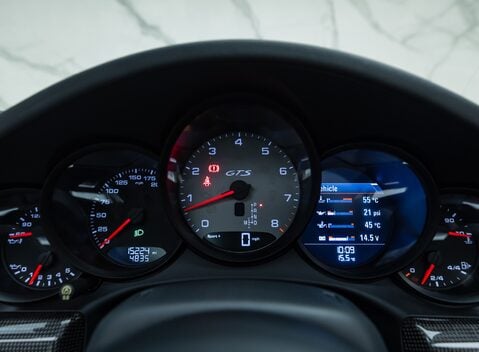 Porsche 911 Targa 4 GTS (991.2) 30