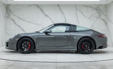 Porsche 911 Targa 4 GTS (991.2) 13