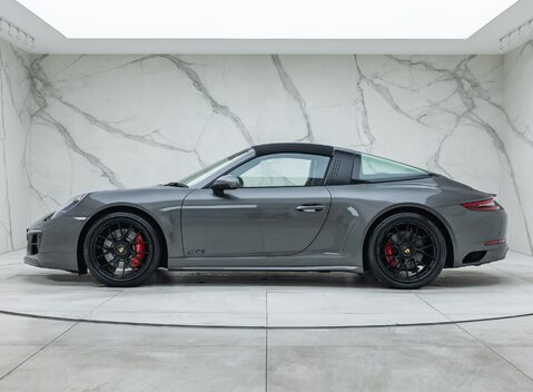 Porsche 911 Targa 4 GTS (991.2) 13