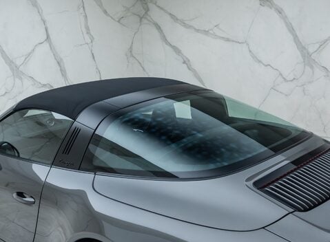 Porsche 911 Targa 4 GTS (991.2) 38