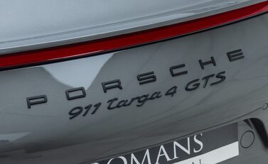 Porsche 911 Targa 4 GTS (991.2) 36