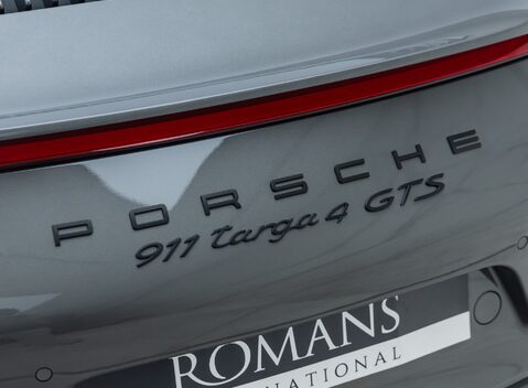 Porsche 911 Targa 4 GTS (991.2) 36