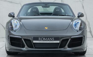 Porsche 911 Targa 4 GTS (991.2) 9