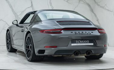 Porsche 911 Targa 4 GTS (991.2) 8