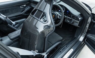 Porsche 911 Targa 4 GTS (991.2) 24