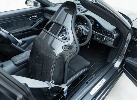 Porsche 911 Targa 4 GTS (991.2) 24