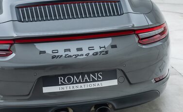 Porsche 911 Targa 4 GTS (991.2) 37