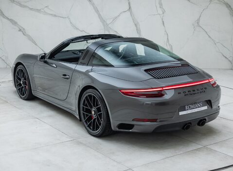 Porsche 911 Targa 4 GTS (991.2) 12