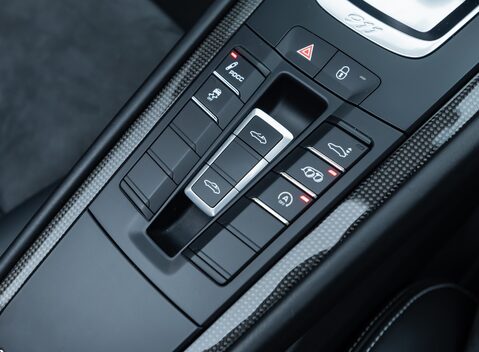 Porsche 911 Targa 4 GTS (991.2) 26