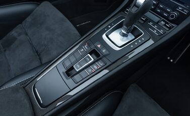 Porsche 911 Targa 4 GTS (991.2) 25