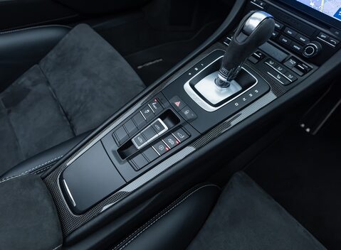 Porsche 911 Targa 4 GTS (991.2) 25