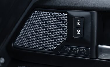 Land Rover Defender 110 V8 Carpathian Edition OVERFINCH 31