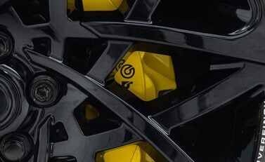 Land Rover Defender 110 V8 Carpathian Edition OVERFINCH 37