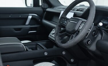 Land Rover Defender 110 V8 Carpathian Edition OVERFINCH 13