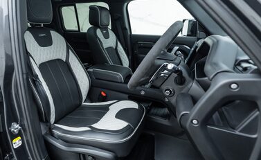 Land Rover Defender 110 V8 Carpathian Edition OVERFINCH 14