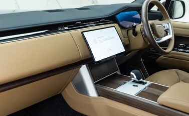 Land Rover Range Rover D350 Autobiography LWB 17