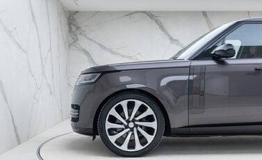 Land Rover Range Rover D350 Autobiography LWB 35