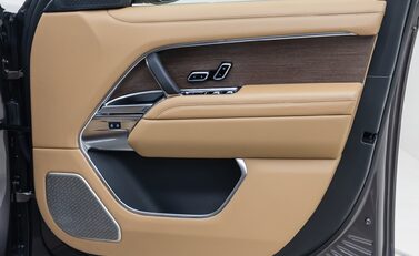 Land Rover Range Rover D350 Autobiography LWB 31