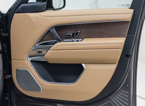 Land Rover Range Rover D350 Autobiography LWB 31