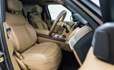 Land Rover Range Rover D350 Autobiography LWB 19