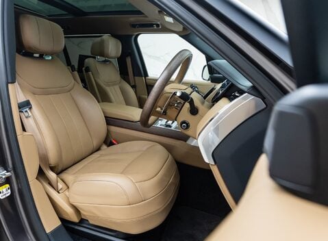 Land Rover Range Rover D350 Autobiography LWB 19