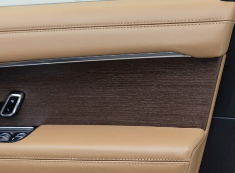 Land Rover Range Rover D350 Autobiography LWB 32