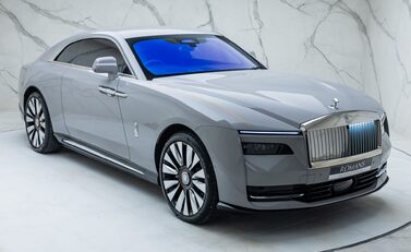 Rolls-Royce Spectre 8