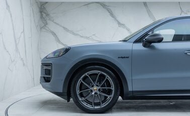 Porsche Cayenne TURBO E-HYBRID Coupe with GT Package 39
